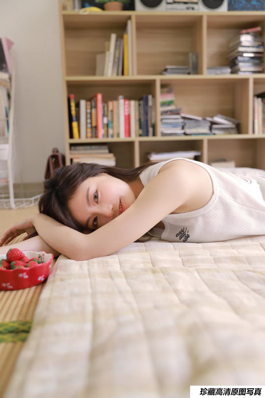 [YITUYU]艺图语 2021.08.09 夏日女友 欣艾 [23P/232MB]