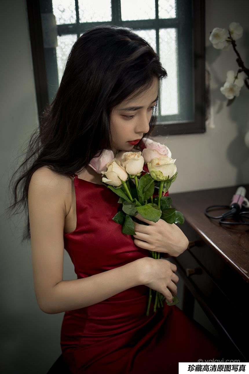 [YALAYI雅拉伊]2021.09.28 NO.844 红颜 诗咏[41+1P／400MB]