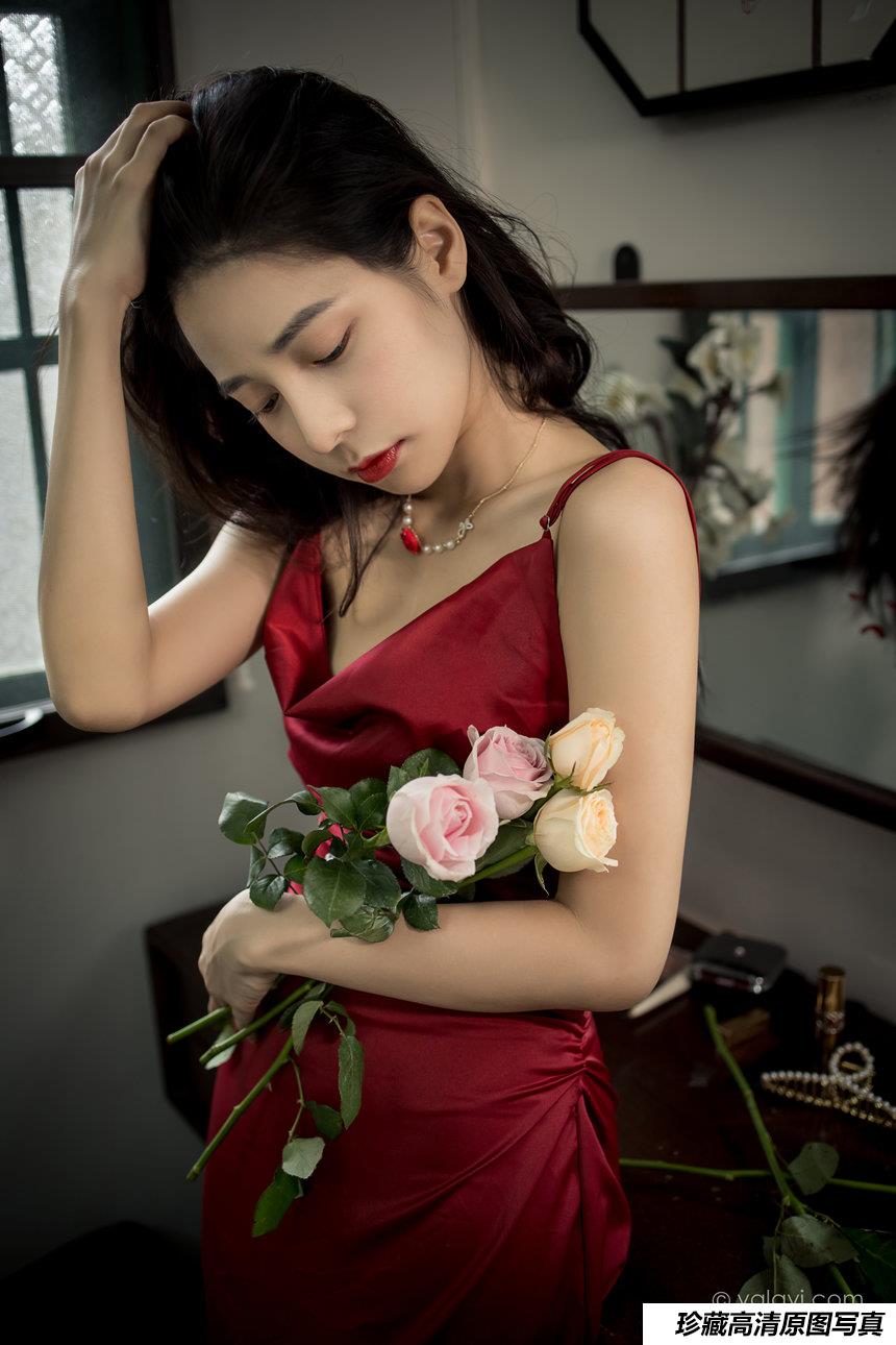 [YALAYI雅拉伊]2021.09.28 NO.844 红颜 诗咏[41+1P／400MB]