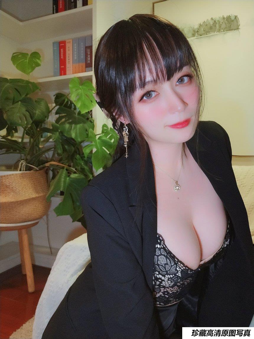 Coser小姐姐白银 - 西服 [70P2V-619MB]