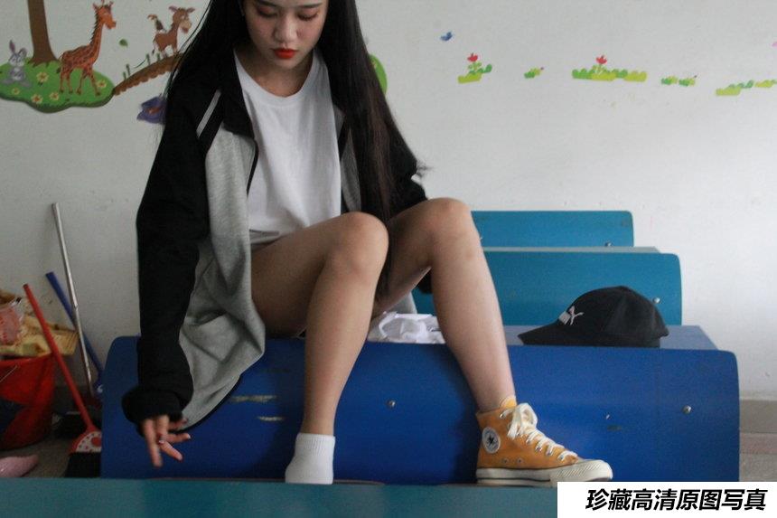 [最爱帆布鞋] 丝袜美腿写真 ON.06