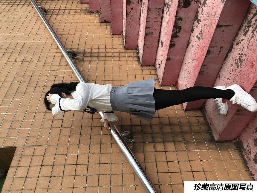 [最爱帆布鞋] 丝袜美腿写真 ON.10 图套+视频