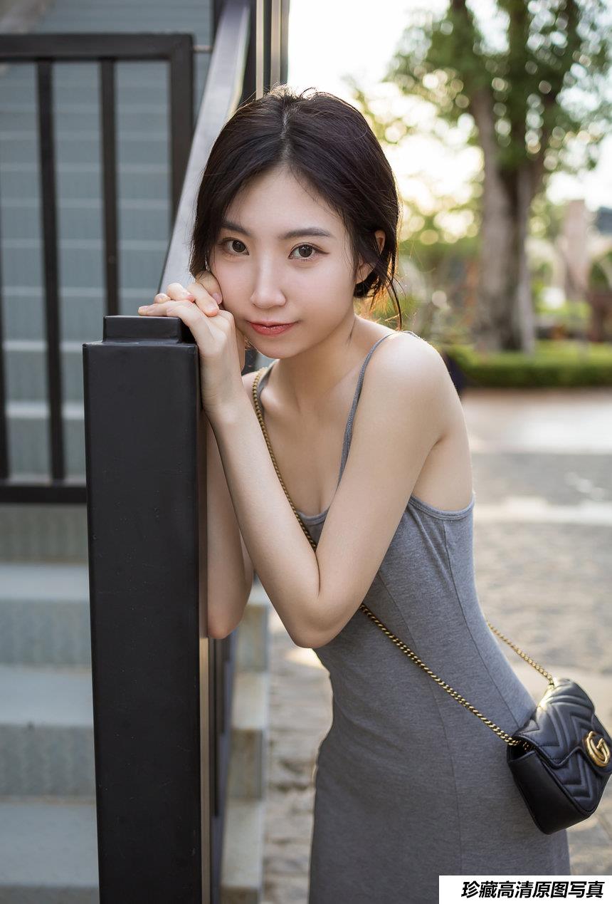 [YALAYI雅拉伊]2022.01.17 NO.886 游乐园 小乔[41+1P／454MB]