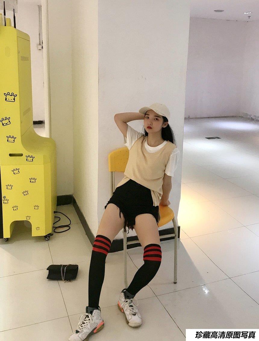 [最爱帆布鞋] 丝袜美腿写真 ON.20 图套+视频