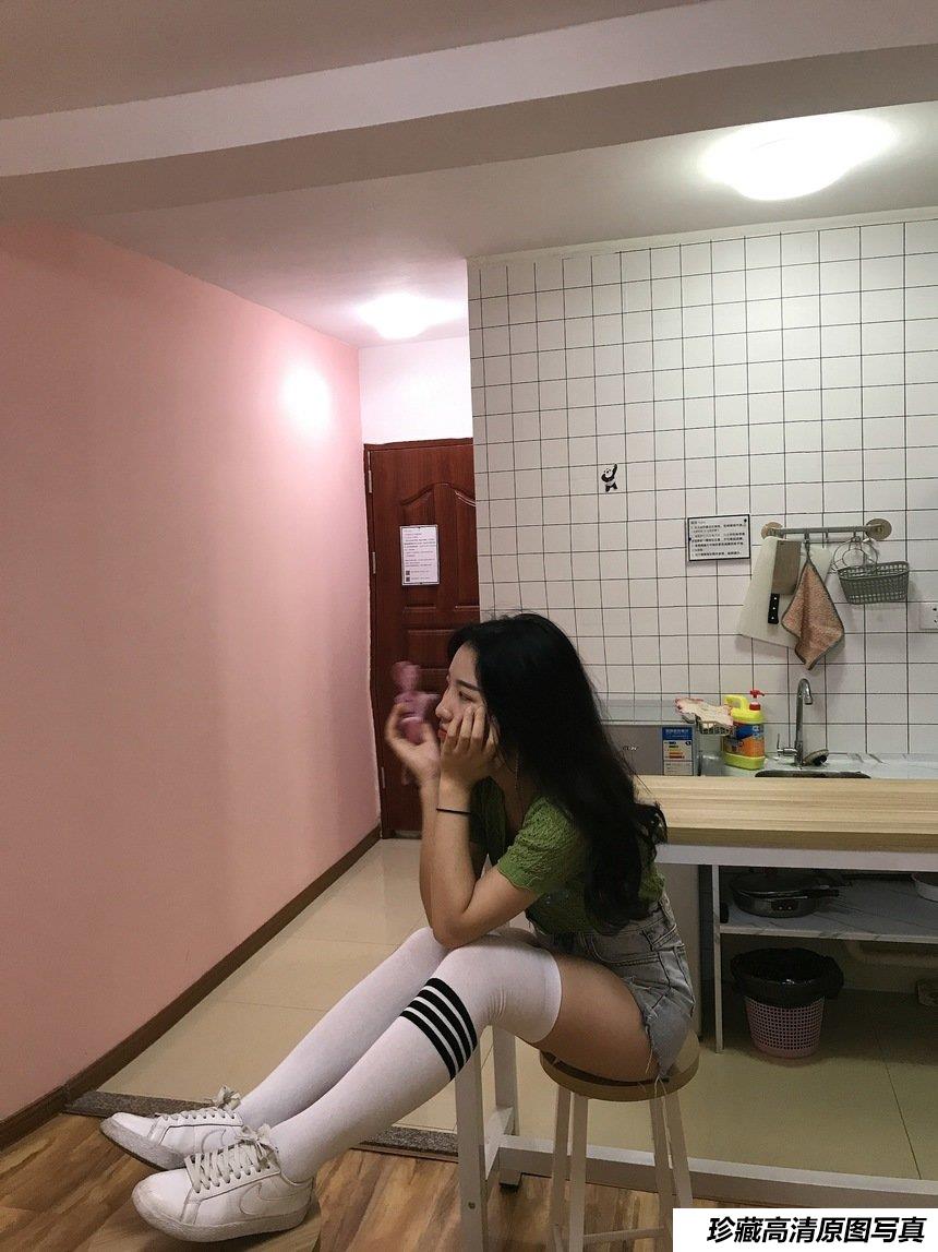 [最爱帆布鞋] 丝袜美腿写真 ON.17 图套+视频