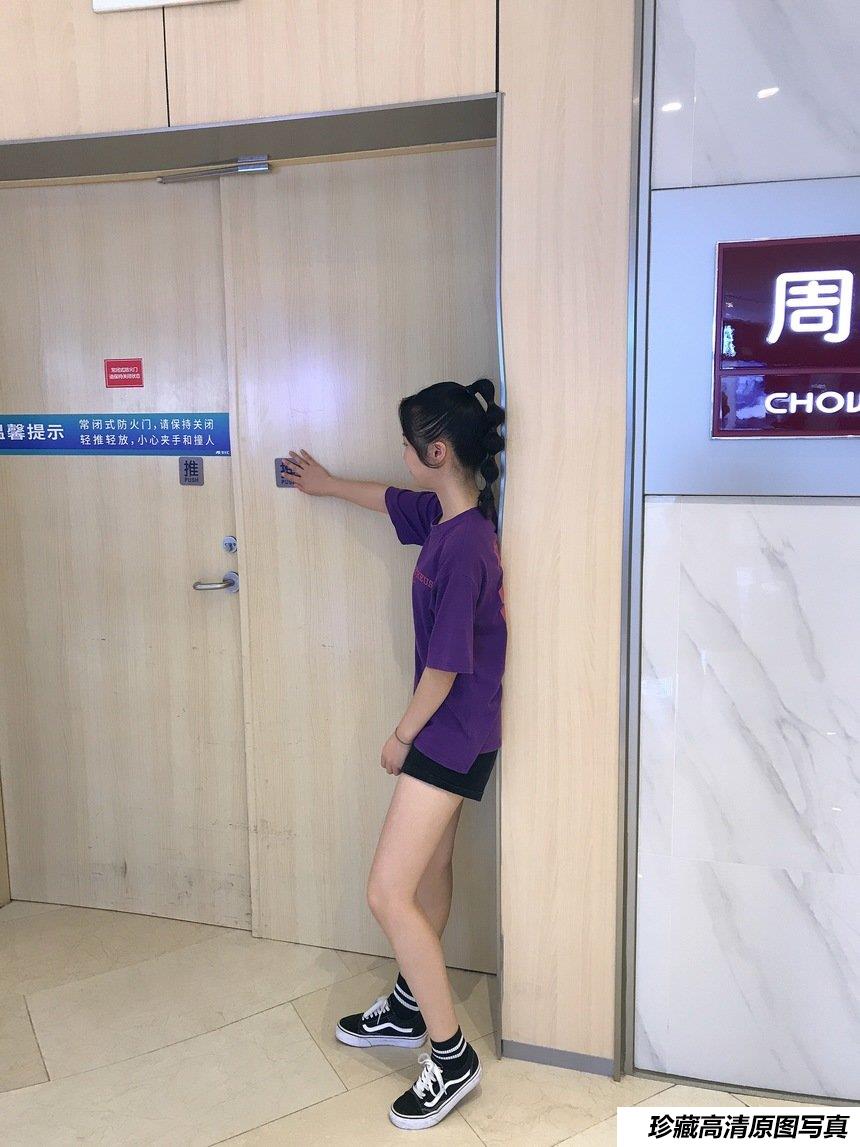 [最爱帆布鞋] 丝袜美腿写真 ON.30 图套+视频