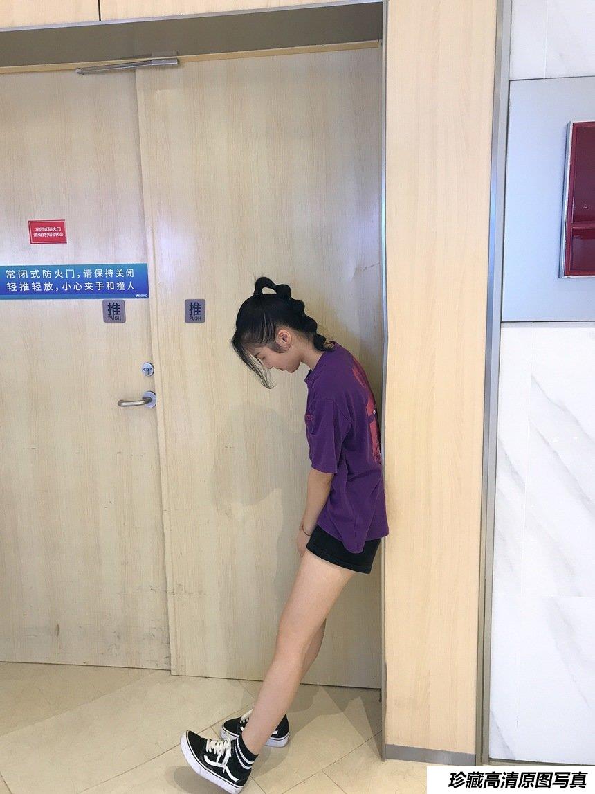 [最爱帆布鞋] 丝袜美腿写真 ON.30 图套+视频