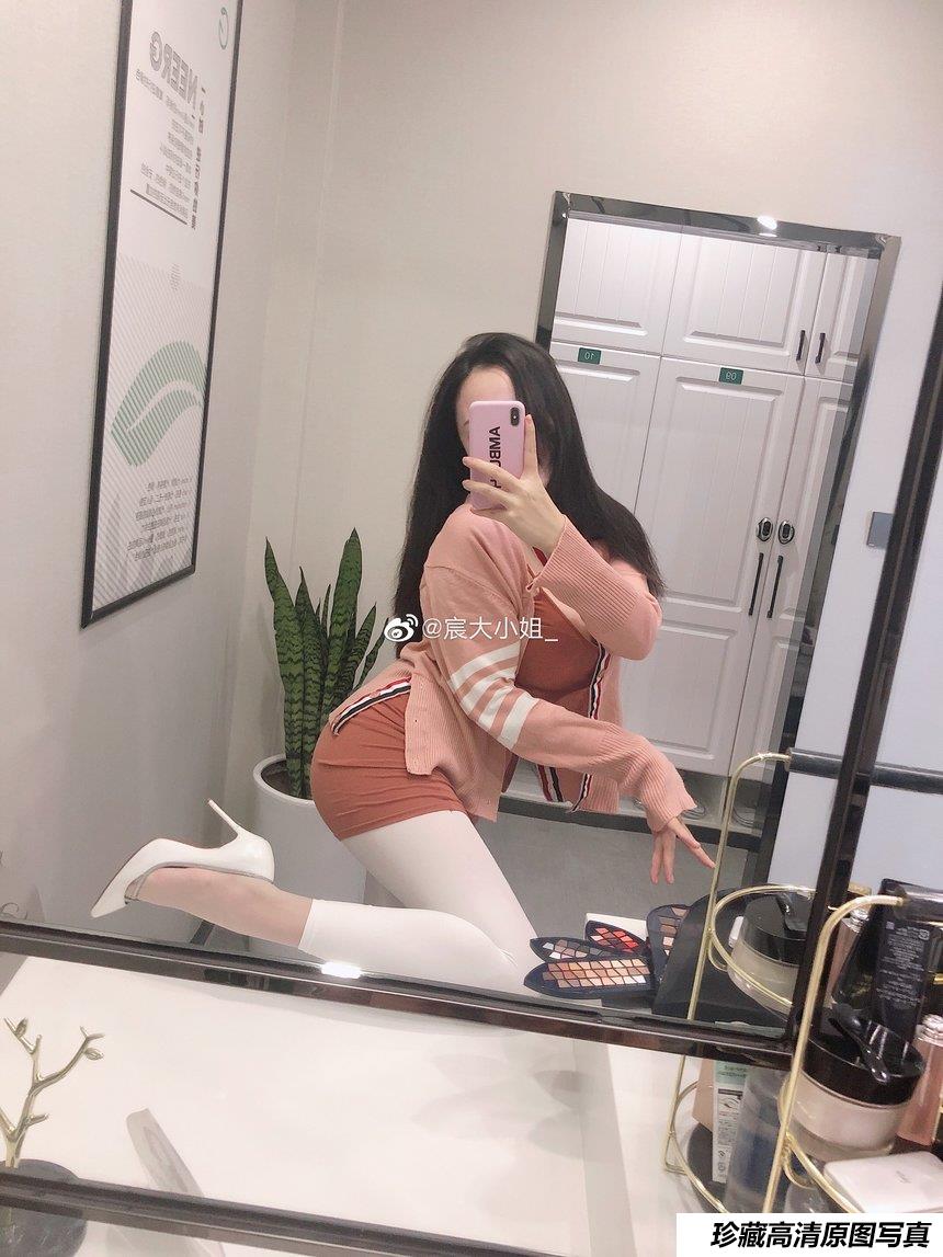 宸大小姐微信朋友圈收费资源-绅士图