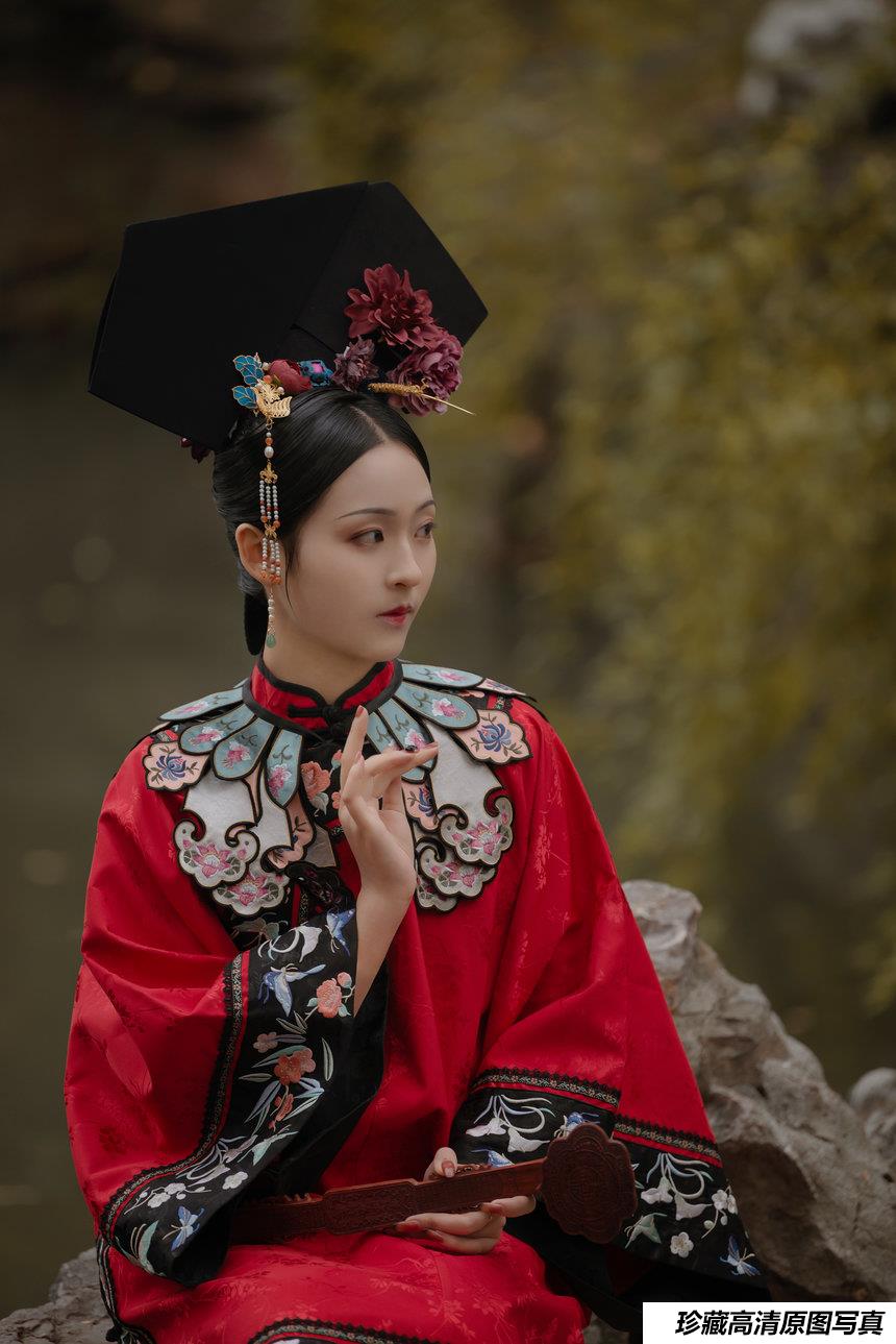 [YITUYU艺图语] 2021.08.10 晚秋 苏苏 [34P-685MB]