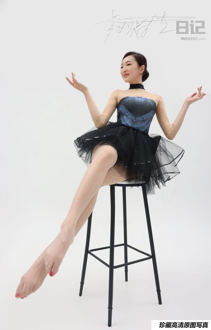 [GALLI嘉丽]舞蹈生日记 2021.02.25  咚咚[33P／60.7MB]