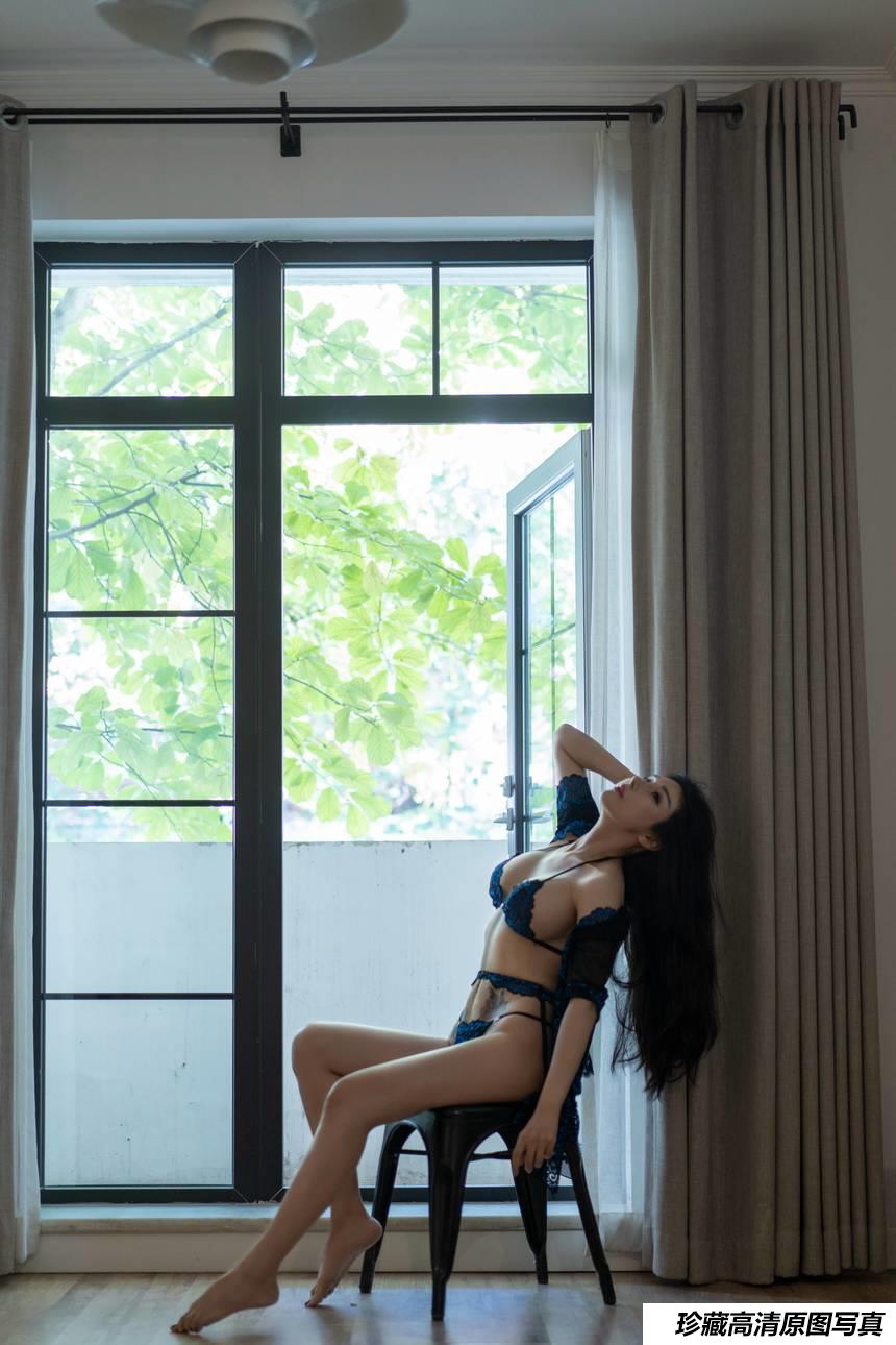 摄影师小何童鞋写真 - 冰冰 窗边 [22P1V-108MB]