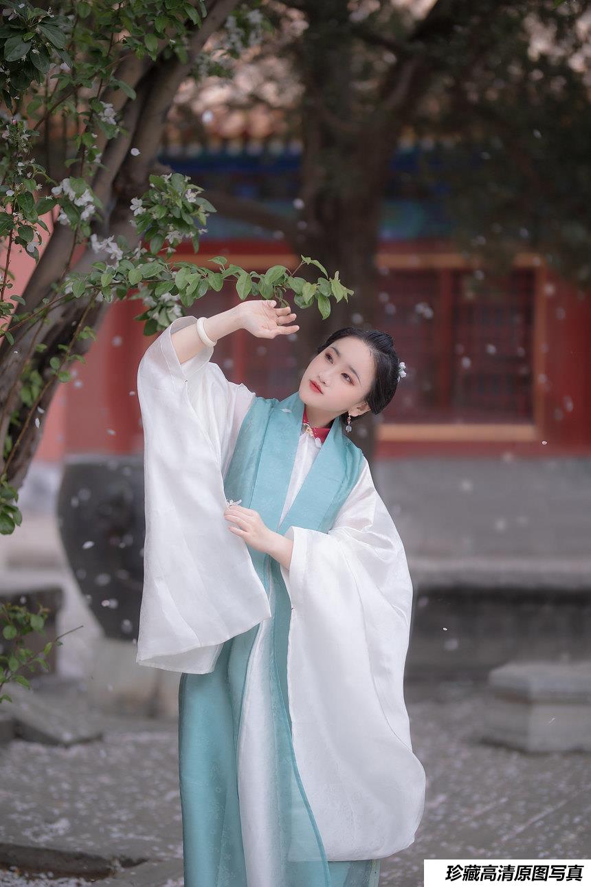 [YITUYU艺图语]2021.08.30 花想容 晴空[23+1P／453MB]