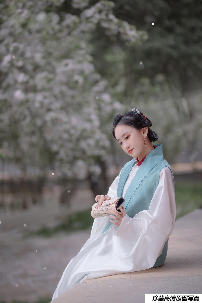 [YITUYU艺图语]2021.08.30 花想容 晴空[23+1P／453MB]