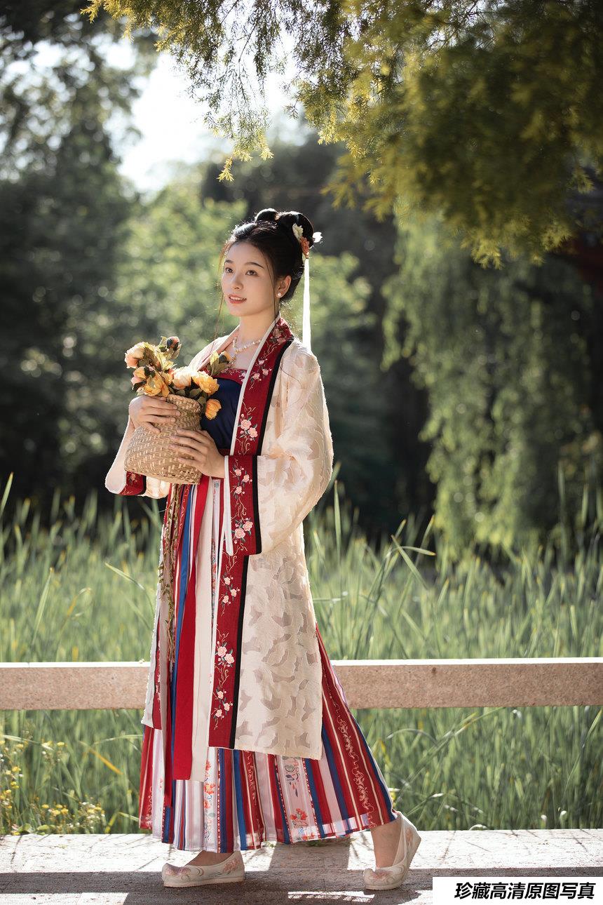 [YITUYU艺图语]2021.08.27 小园游记 肖肖[25+1P／438MB]