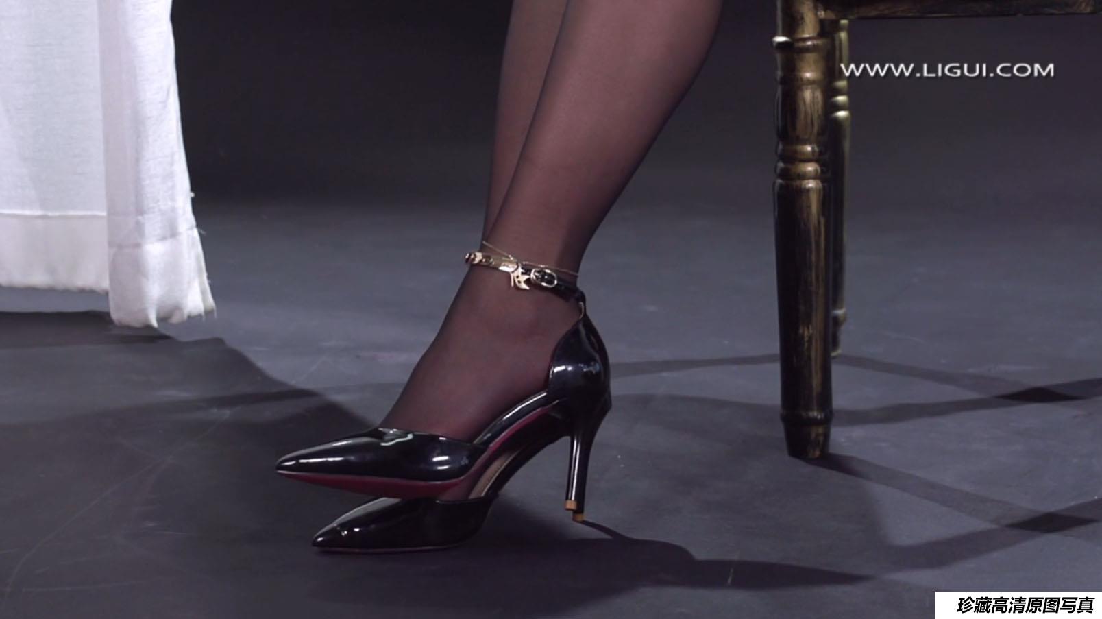 [Ligui丽柜] 2020.11.28 HD视频《惩戒秘书》多多 [1V-677M]