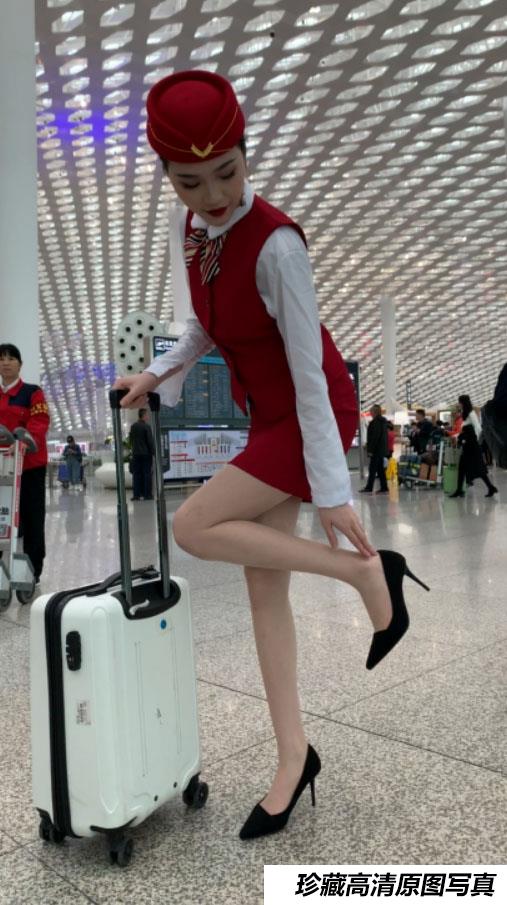高跟肉丝空姐制服美女 [1V/3.25G]-绅士图