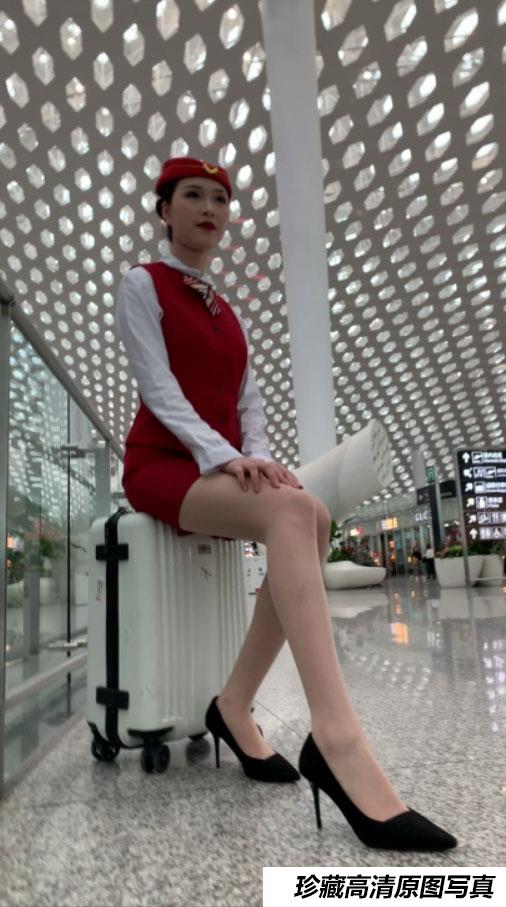 高跟肉丝空姐制服美女 [1V/3.25G]