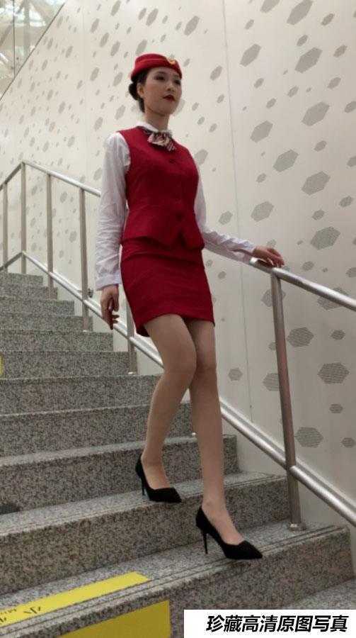 高跟肉丝空姐制服美女 [1V/3.25G]