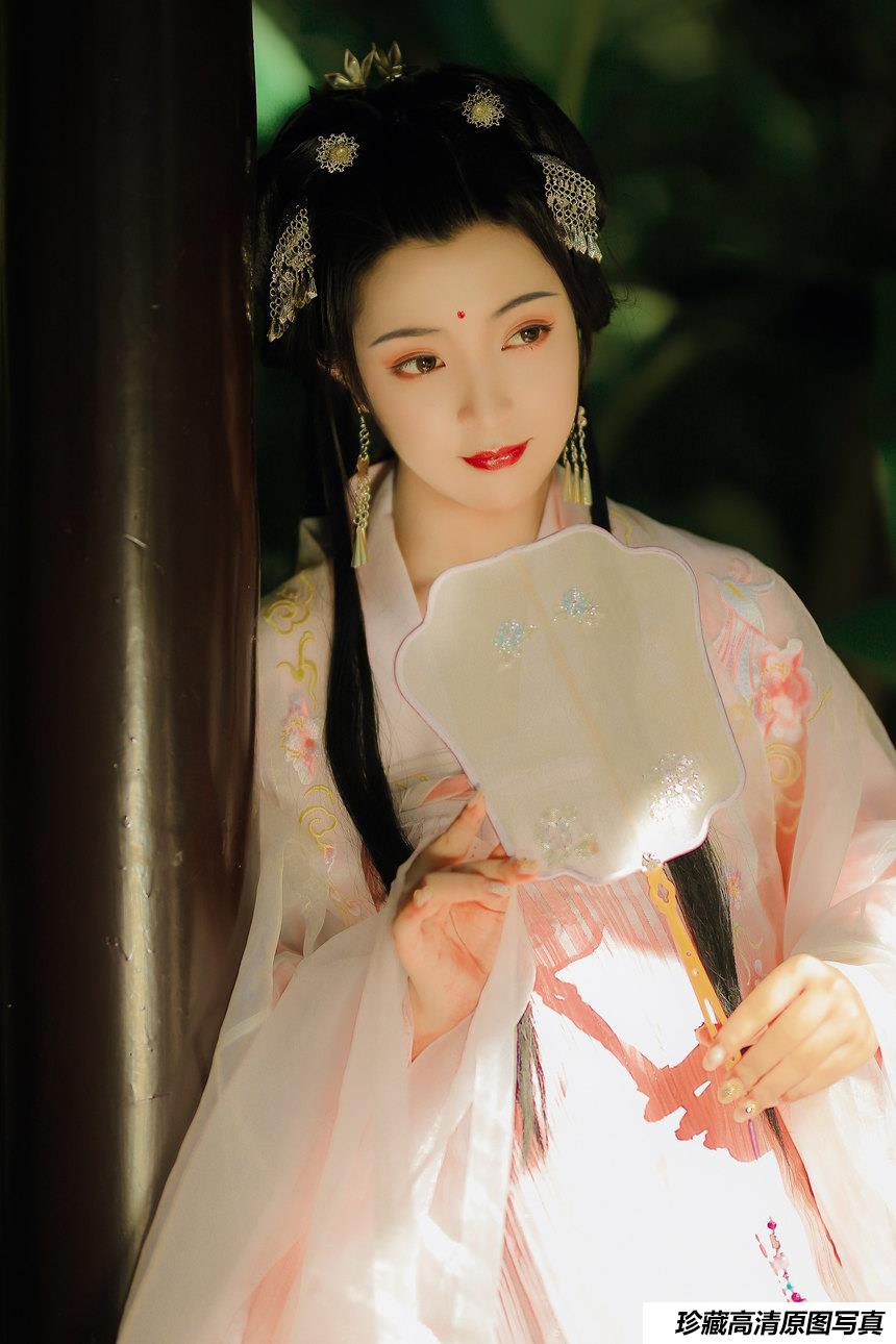 [YITUYU艺图语]2021.09.01 夜莺与玫瑰 兰因[24+1P／550MB]