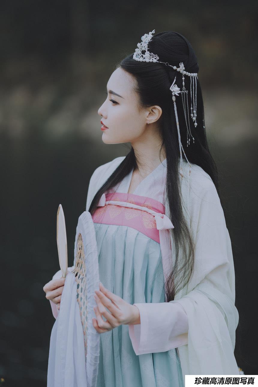 [YITUYU艺图语]2021.09.04 放鹤渚 逆逆[26+1P／204MB]