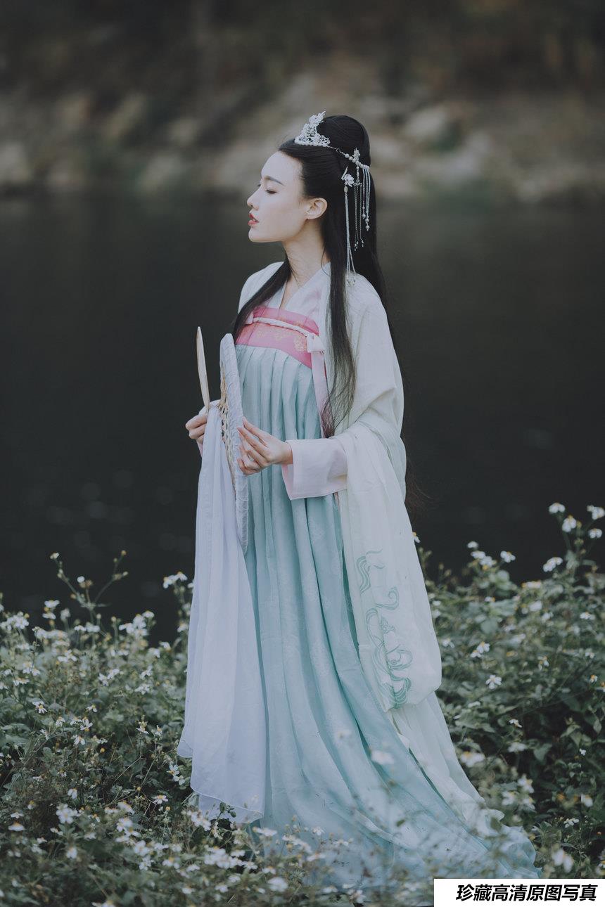 [YITUYU艺图语]2021.09.04 放鹤渚 逆逆[26+1P／204MB]