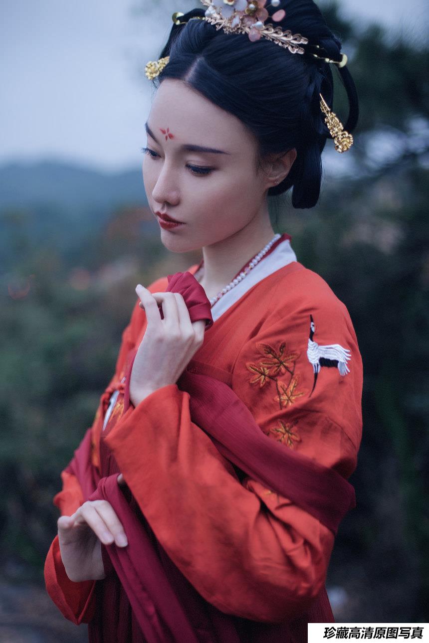 [YITUYU艺图语]2021.09.03 泠仙谣 逆逆[24+1P／249MB]