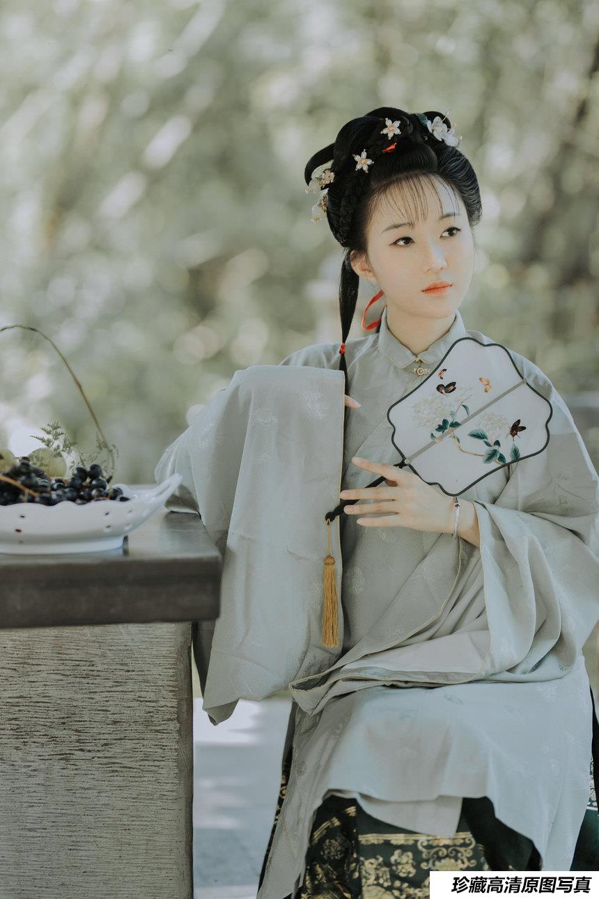 [YITUYU艺图语]2021.09.02 秋日闲情 凡鹿[31P／237MB]