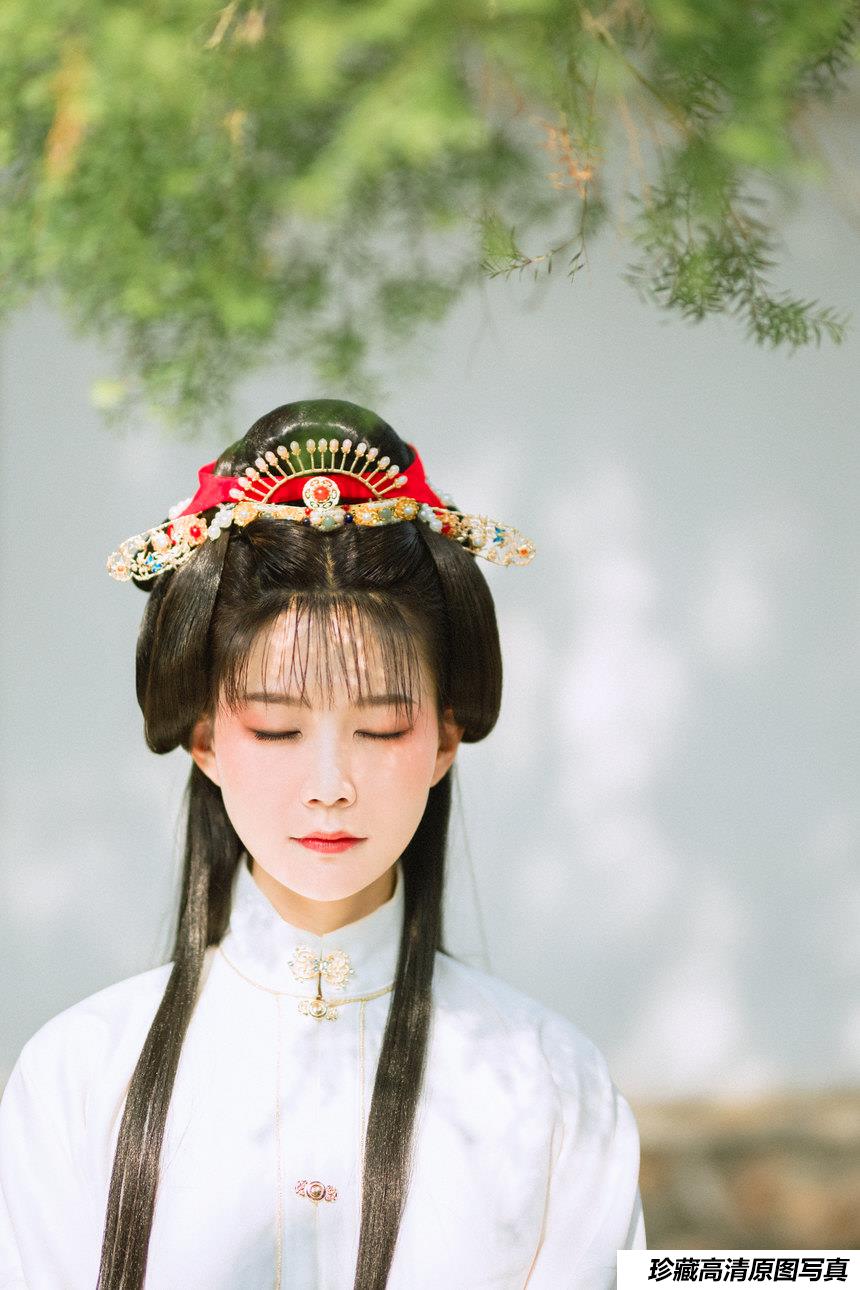 [YITUYU艺图语]2021.09.04 绿意 兔小白[25+1P／346MB]