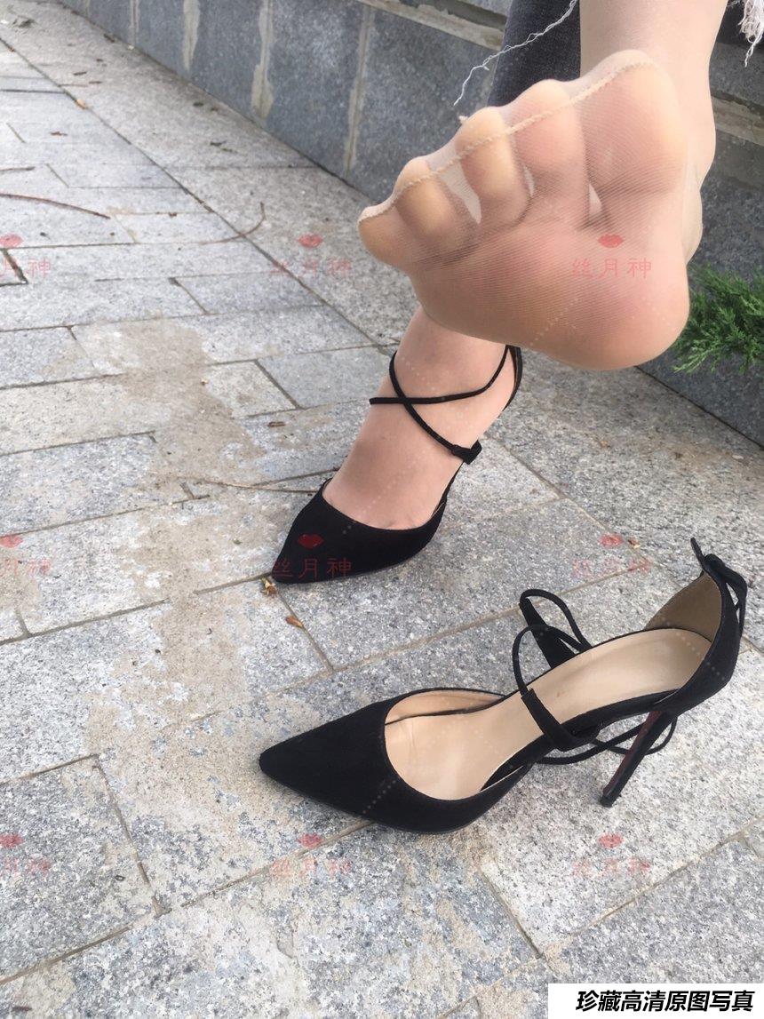 丝月神 005 牛仔裤细带高跟肉[91P／68.2MB]