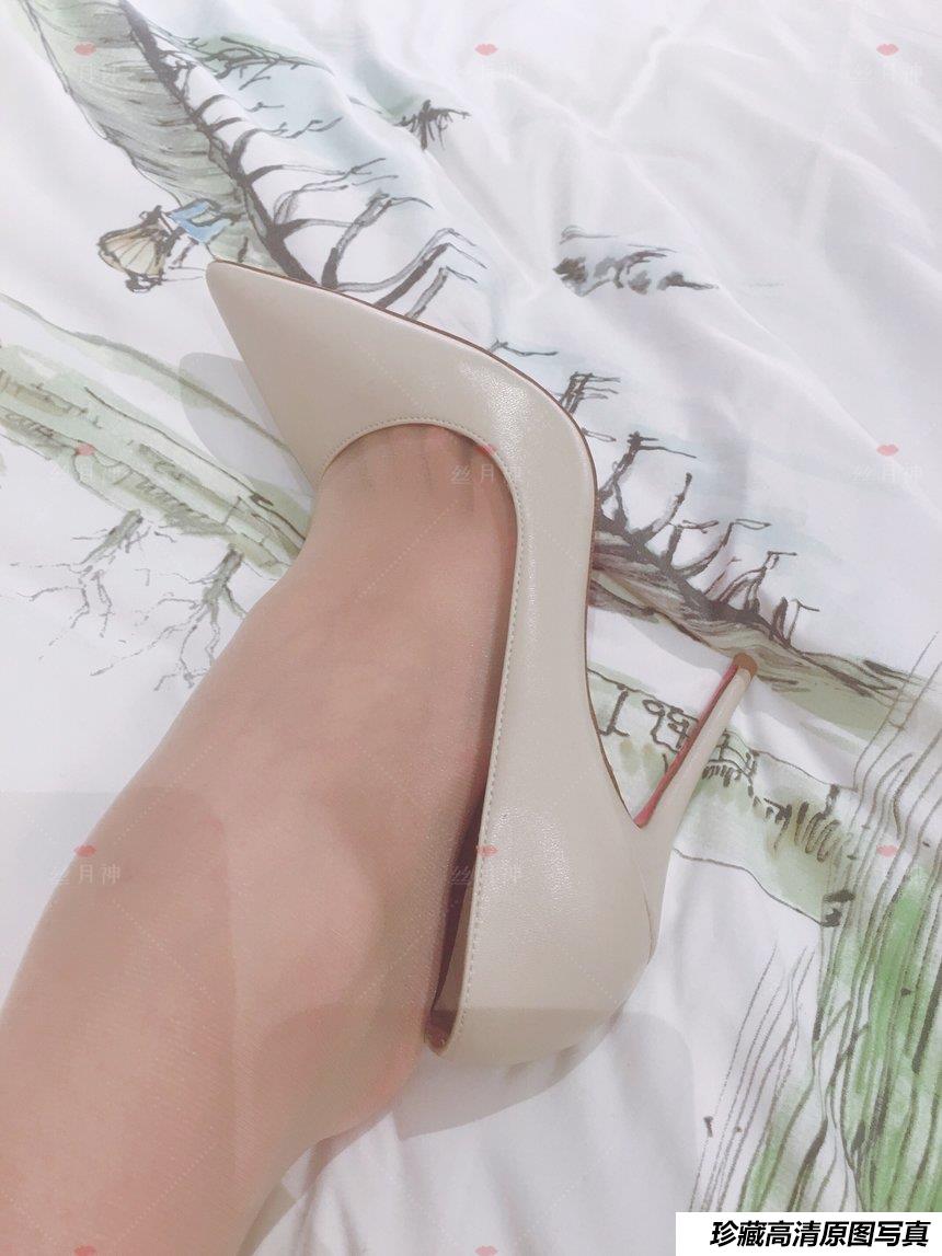 丝月神 018 白色筒袜肉丝杏色高跟[31P／62.2MB]