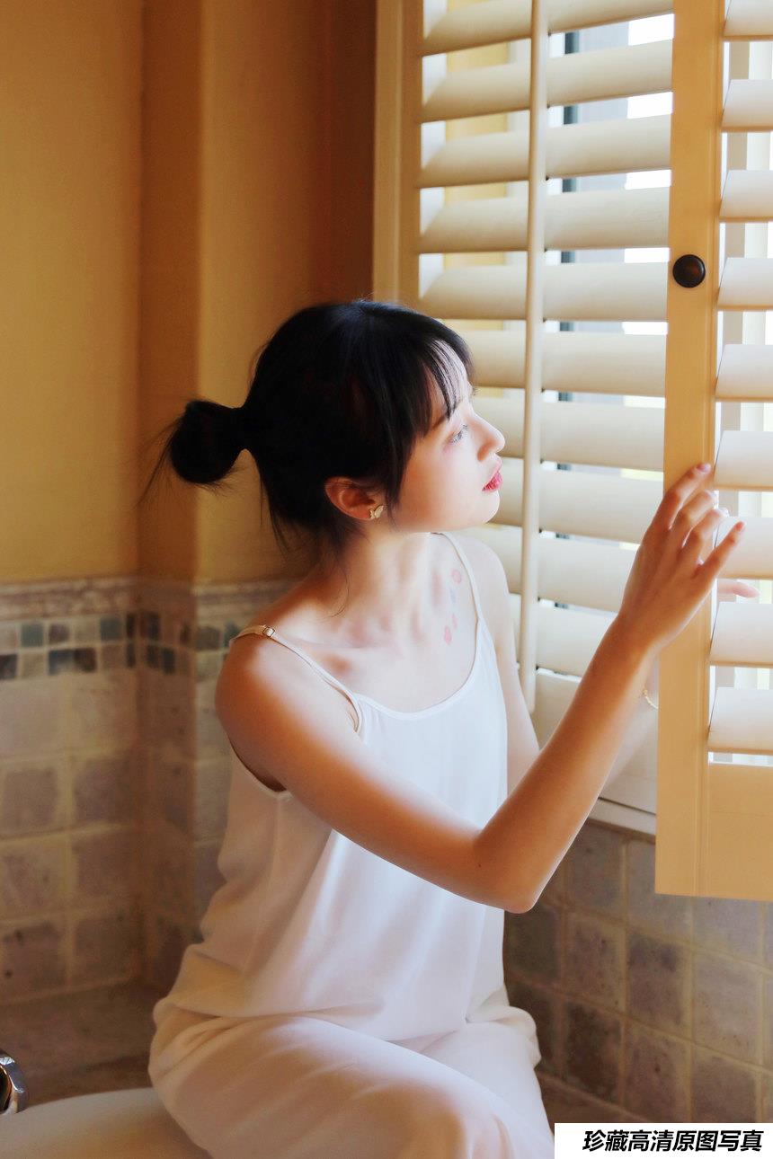 [YALAYI雅拉伊]2022.05.20 NO.934 不是风景 京京[34+1P／381MB]