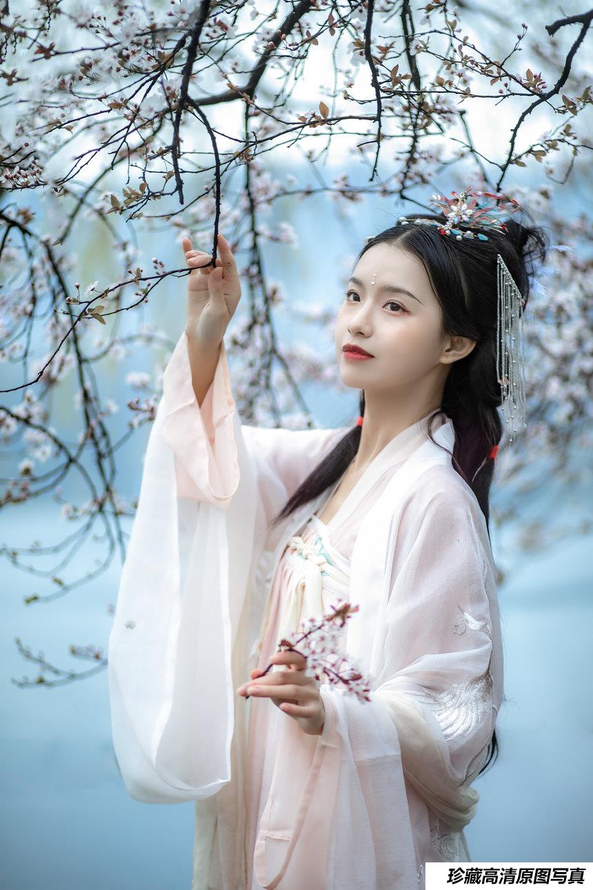 [YITUYU艺图语]2021.09.23 杏花雨 北川[18+1P／304MB]