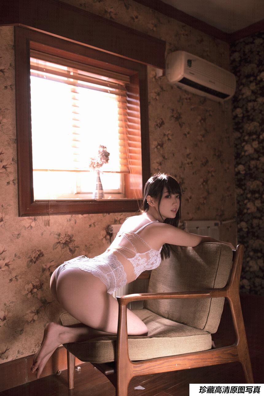 周叽是可爱兔兔 NO.010 - 阁楼少女[34P／328MB]