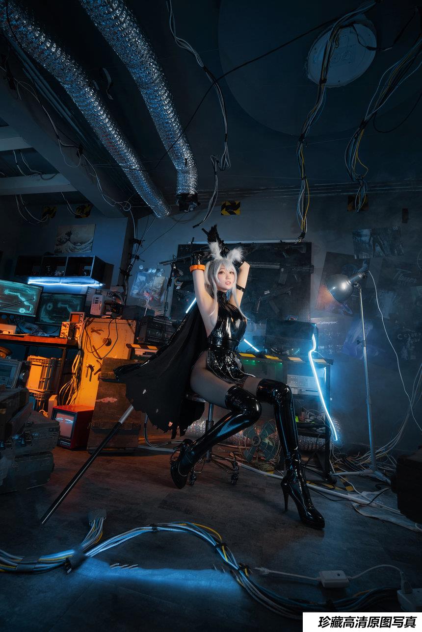 周叽是可爱兔兔 NO.014 - 暴行精二[22P／303MB]