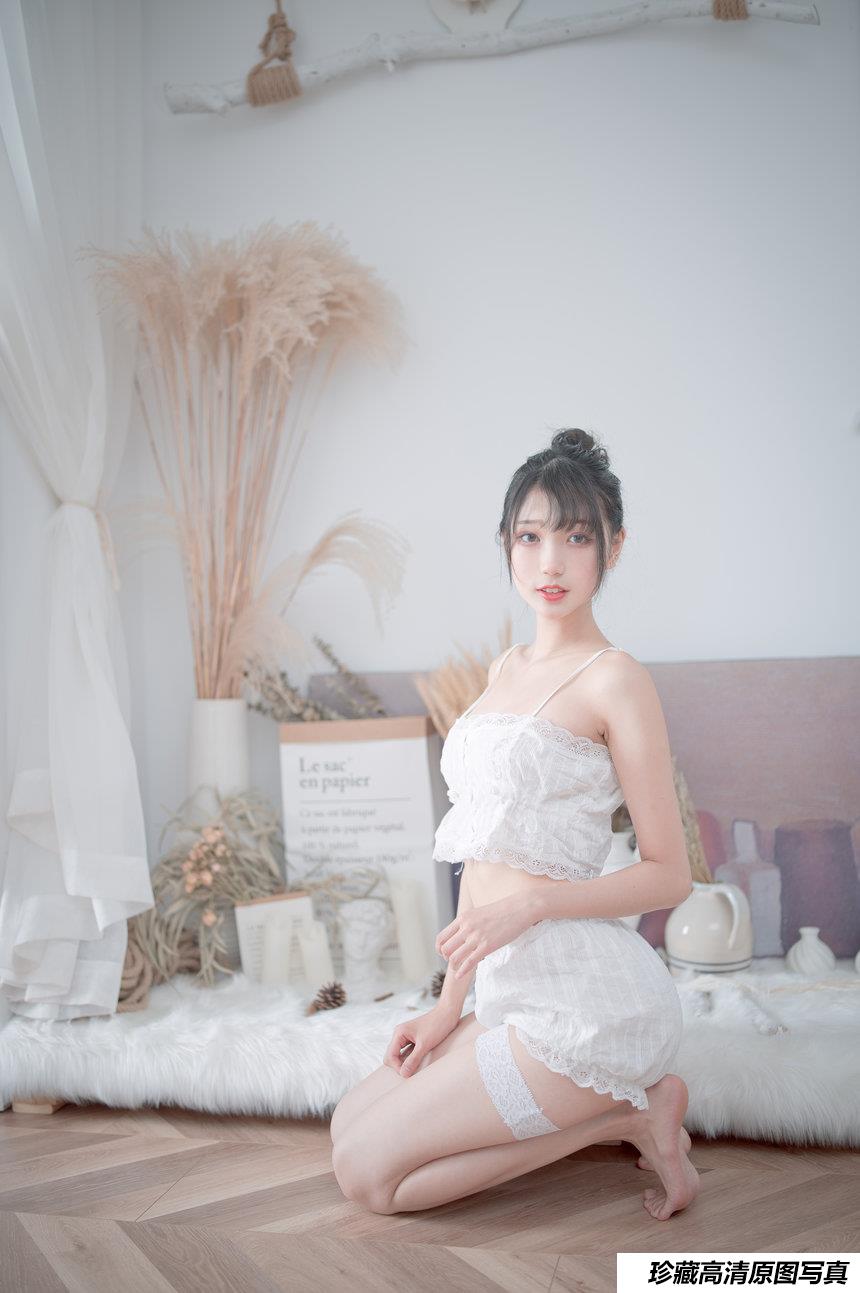 周叽是可爱兔兔 NO.015 - 白色睡衣[23P／196MB]