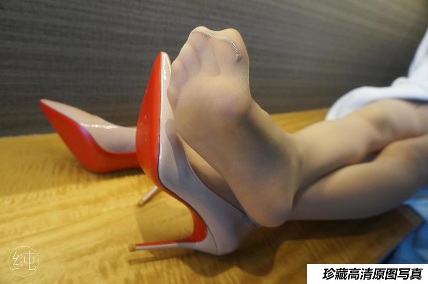 [美丝映画]VOL.002《小姐姐酒店浴袍肉丝上集》[71P／80.3MB]