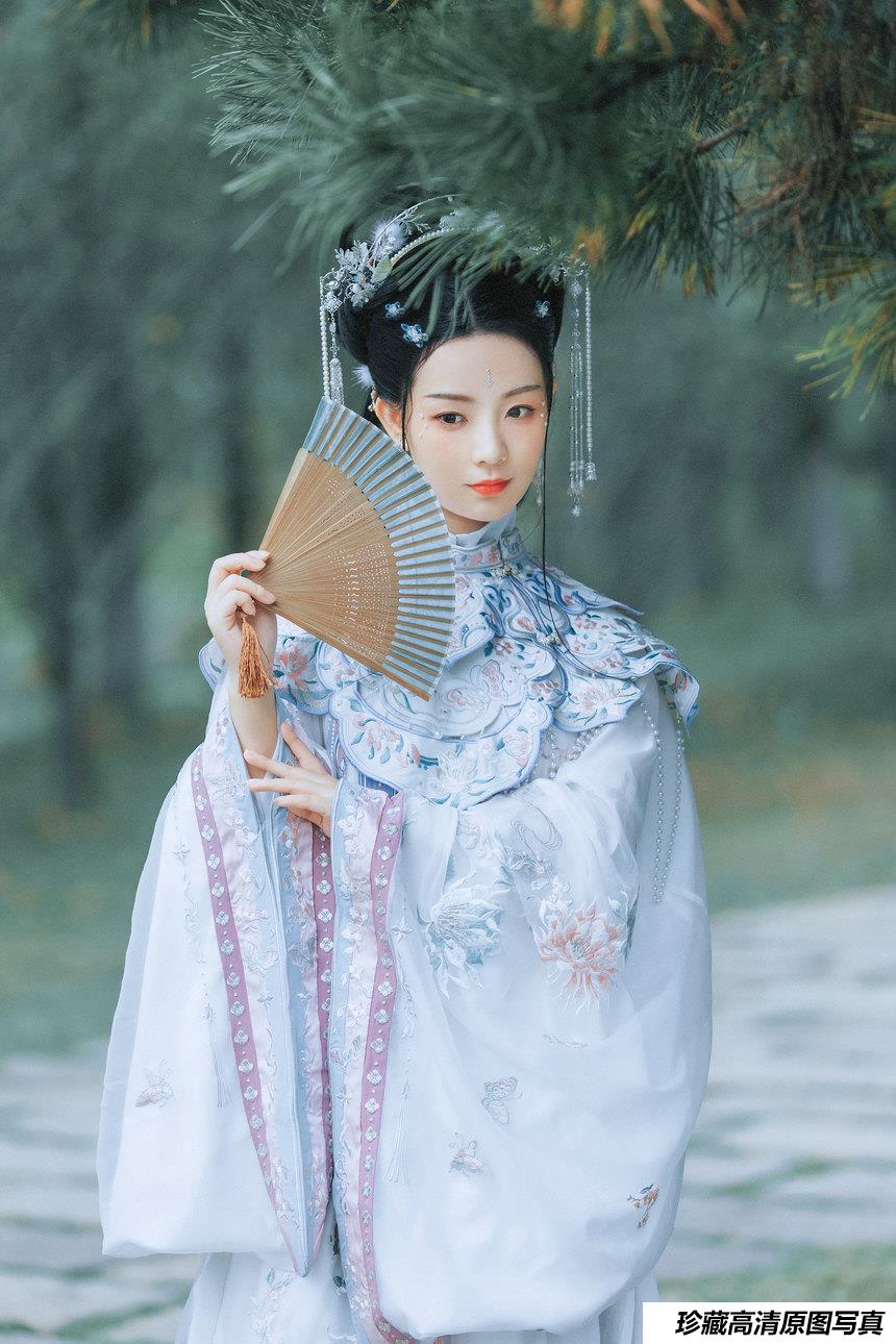 [YITUYU艺图语]2021.10.19 清寒里 Seven[41+1P／819MB]