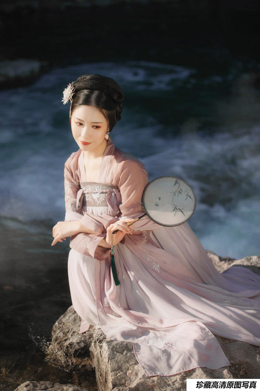 [YITUYU艺图语]2021.10.26 仙鹤 葵花花花儿[19+1P／89.7MB]