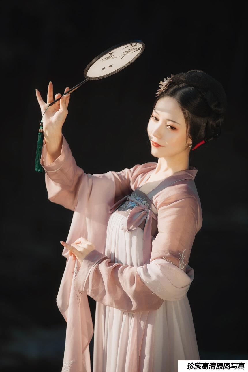 [YITUYU艺图语]2021.10.26 仙鹤 葵花花花儿[19+1P／89.7MB]