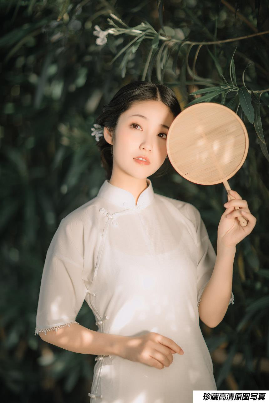 [YITUYU艺图语]2021.10.25 柳絮旗袍 小温暖[17+1P／74.5MB]