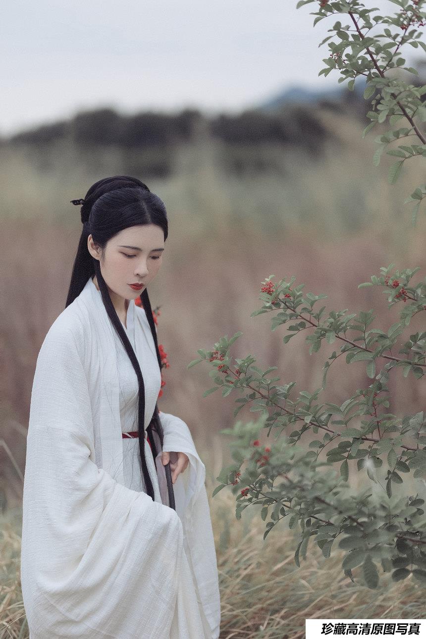 [YITUYU艺图语]2021.10.22 白衣隐 Yiyi[26+1P／572MB]