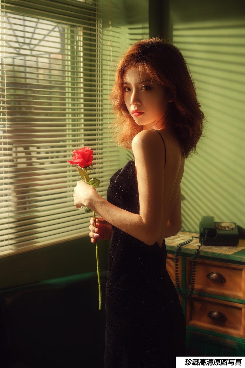 [YITUYU艺图语]2021.10.22 今夜派对 素素[17+1P／293MB]