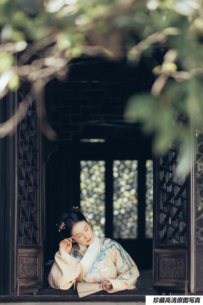 [YITUYU艺图语]2021.10.20 春词 淡蓝色忧伤静流淌[24+1P／313MB]