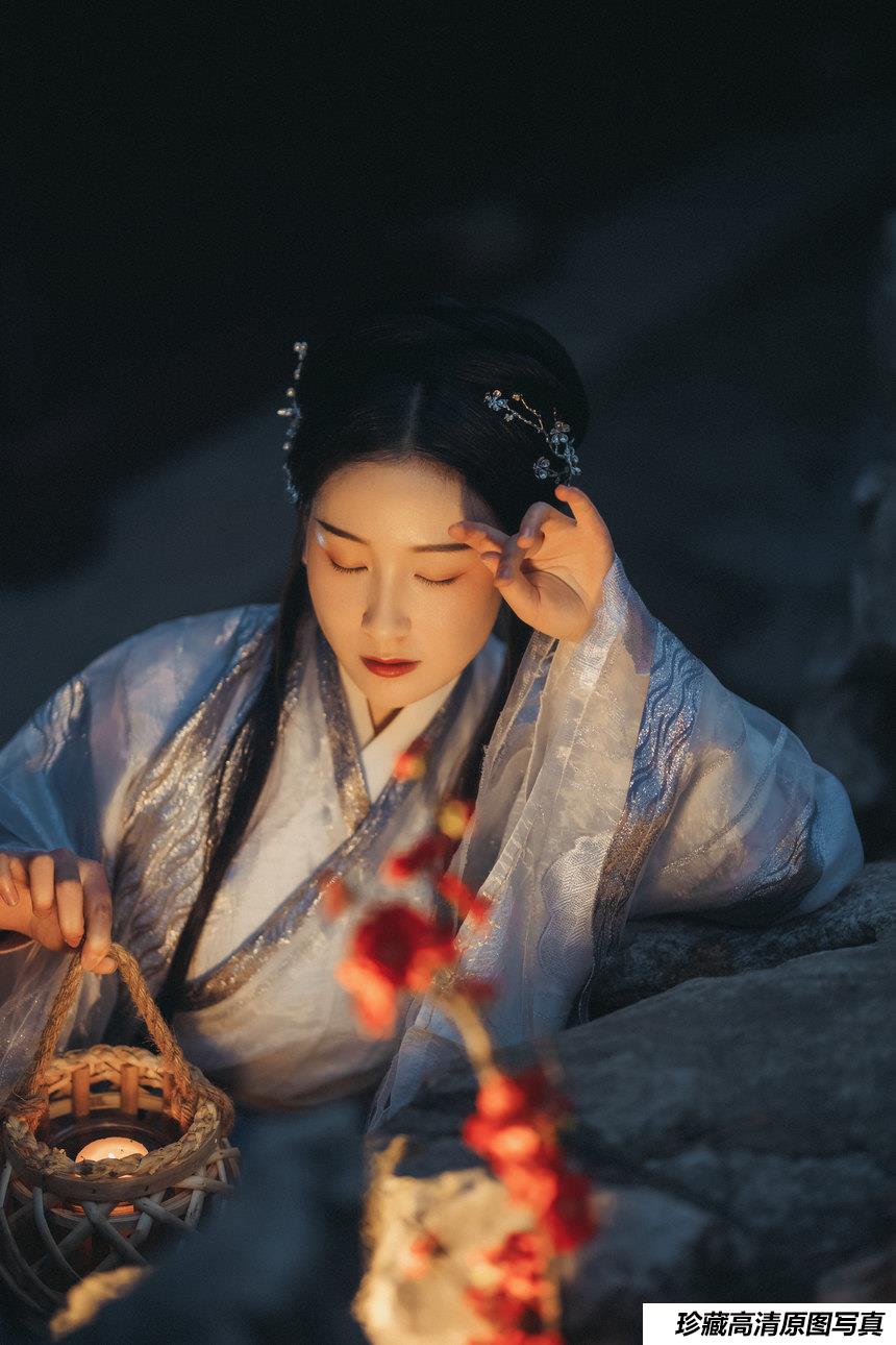 [YITUYU艺图语]2021.10.19 南歌子 淡蓝色忧伤静流淌[26+1P／403MB]