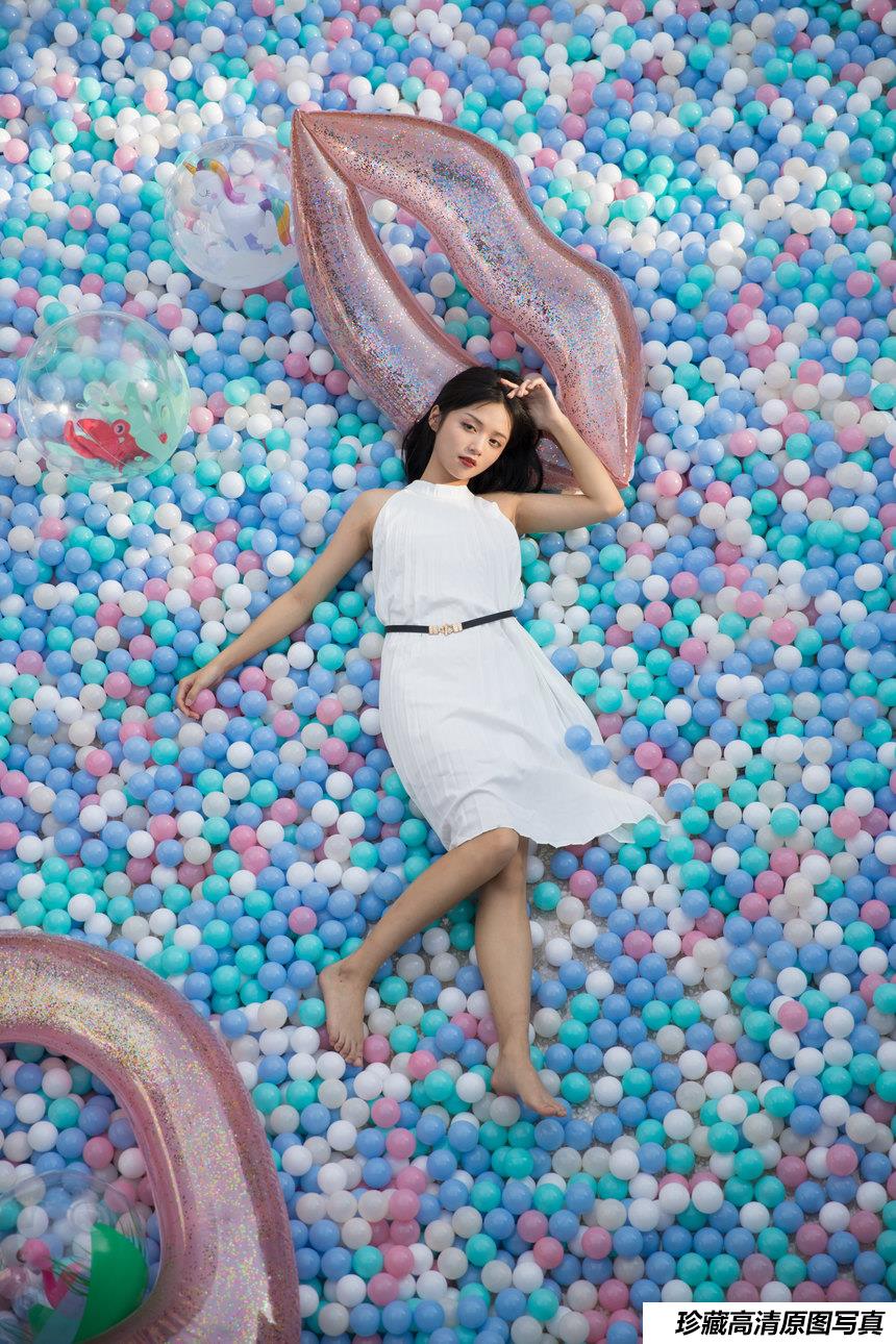 [YITUYU艺图语]2021.11.04 白色连衣裙 雨文[21+1P／283MB]