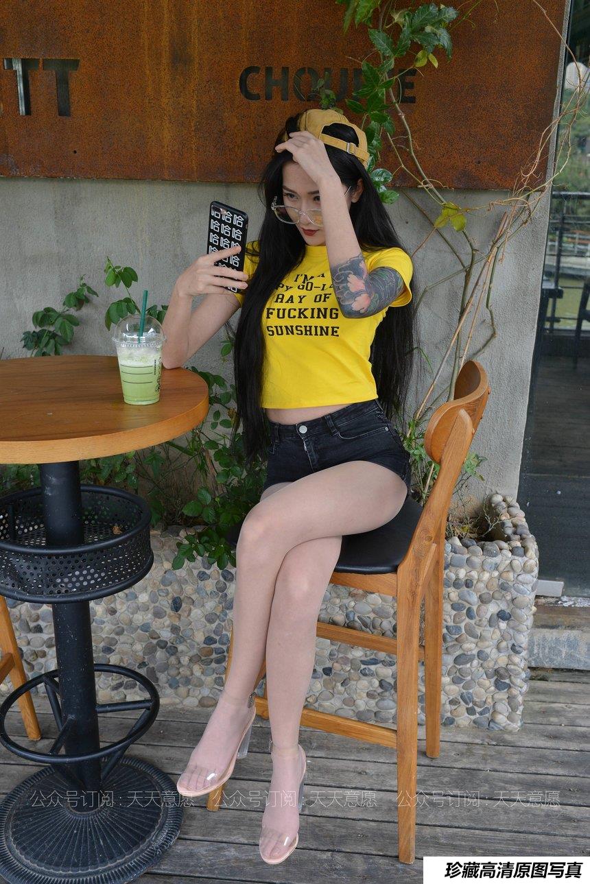 [IESS异思趣向] 2021.04.19 丝享家784：潇潇《长腿花辣妹》[76P／98.4MB]