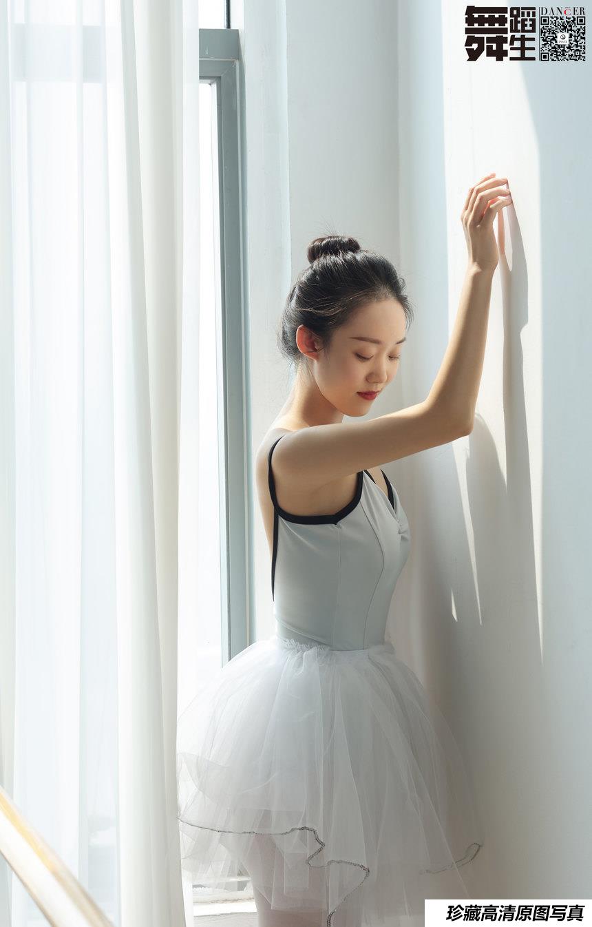 [GALLI嘉丽]舞蹈生日记 019 阳光芭蕾 [45P-301M]