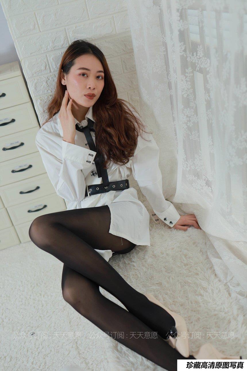 [IESS异思趣向] 2021.04.26 丝享家789：肉肉《会发光的黑》[86P／82.1MB]