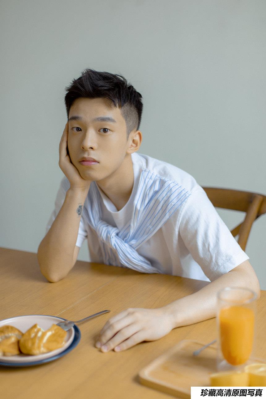 [YITUYU艺图语]2021.11.15 日食记 高浩泽[25+1P／326MB]