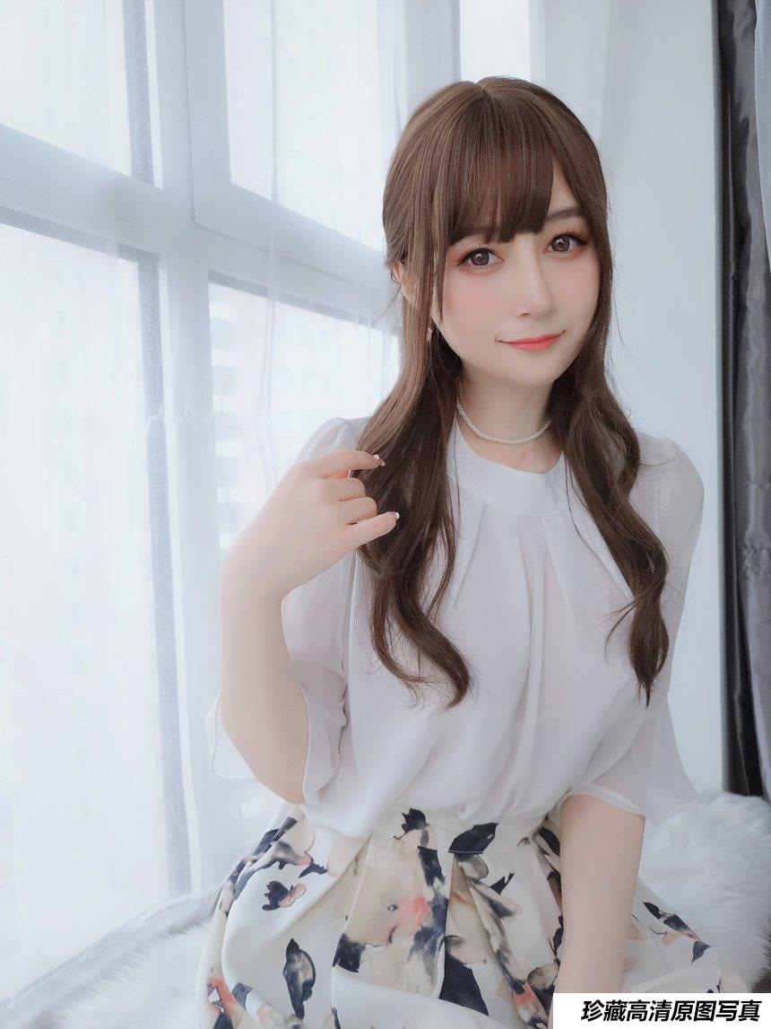 Coser小姐姐白银81  自撮り3(邻家御姐) [125P+1V/337MB]